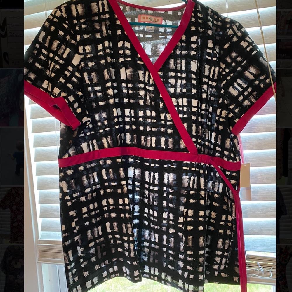 Koi scrub top